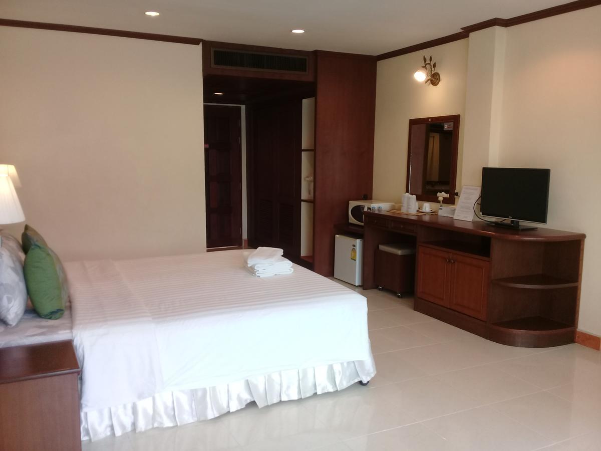 Ban Tyrol Hotel Patong Eksteriør billede