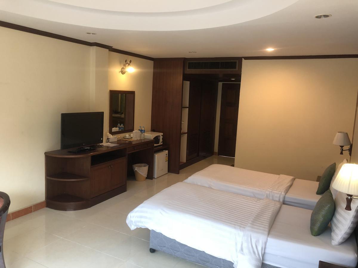 Ban Tyrol Hotel Patong Eksteriør billede