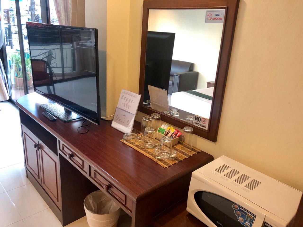 Ban Tyrol Hotel Patong Eksteriør billede