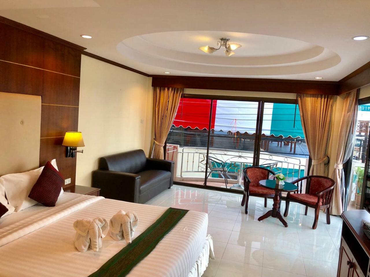 Ban Tyrol Hotel Patong Eksteriør billede