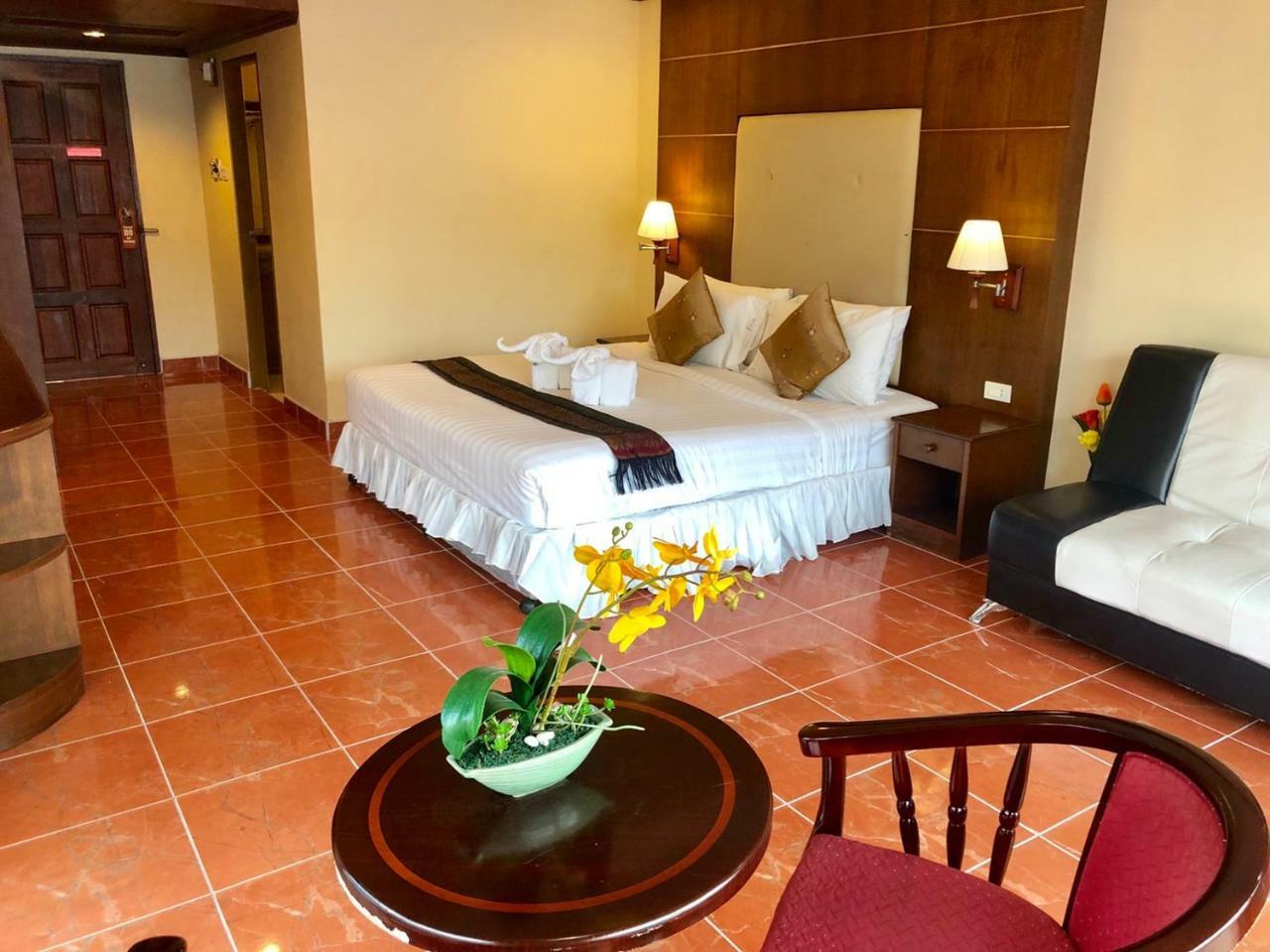 Ban Tyrol Hotel Patong Eksteriør billede